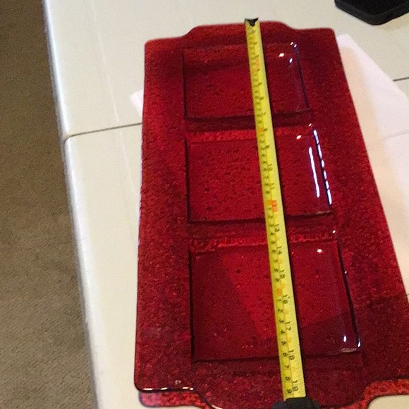🎄
Red glass serving dish with 3 separate divided spaces., NEW - Picture 3 of 13
